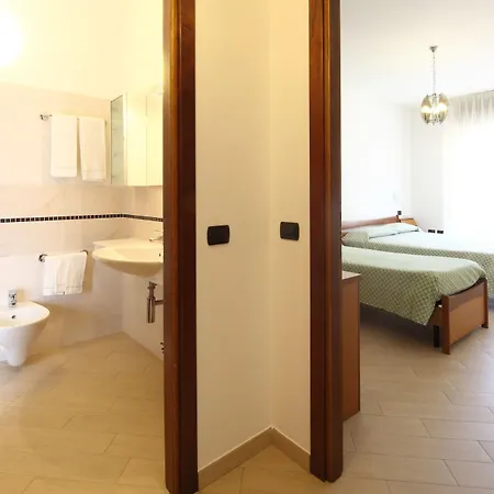Kriss Aparthotel 3*