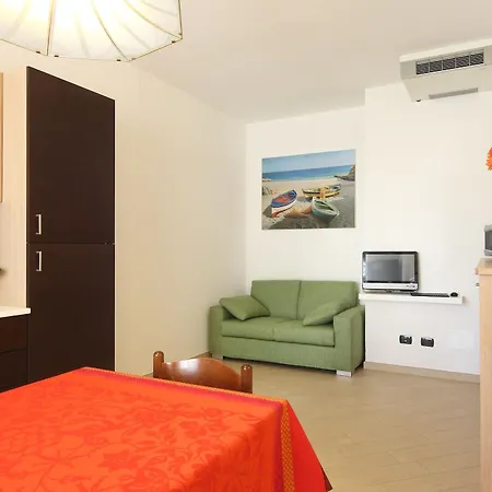 Kriss Aparthotel 3*