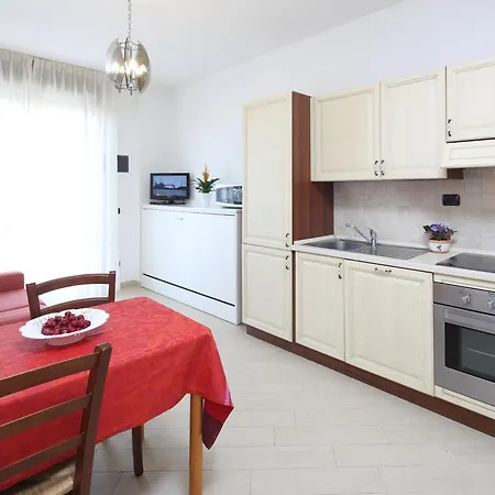 Aparthotel Kriss 3*
