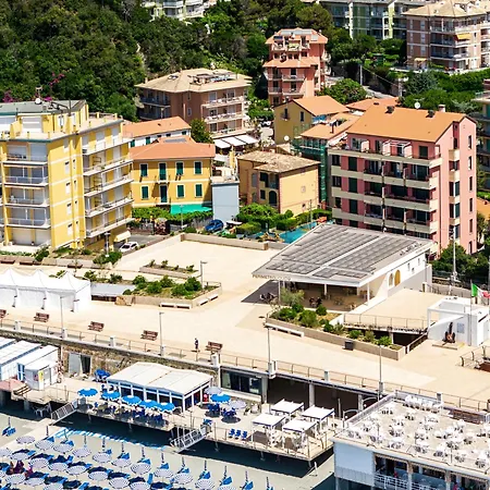 Kriss Aparthotel 3*