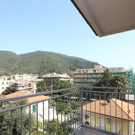 Aparthotel Kriss Deiva Marina