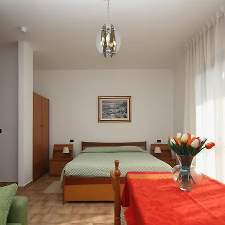 Aparthotel Kriss 3*