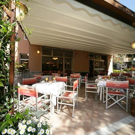 Aparthotel Kriss 3*
